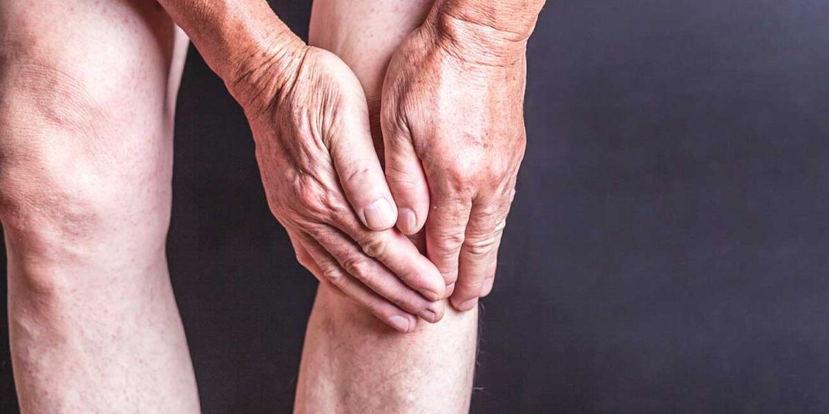 Knee Popping: What Causes It and When Should You Be Concerned?