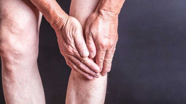 Knee Popping: What Causes It and When Should You Be Concerned?